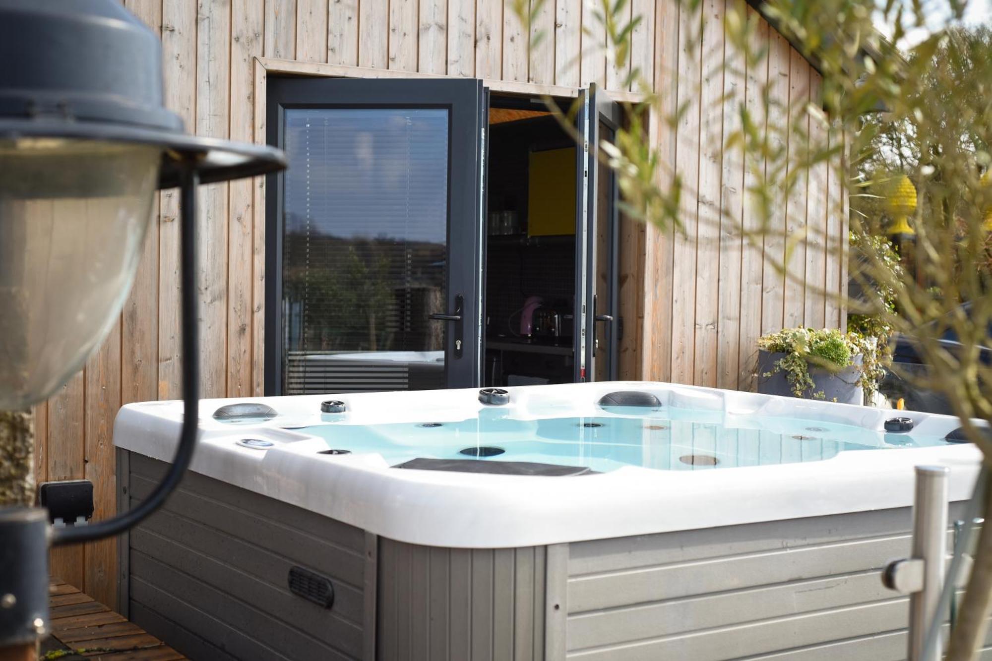 Westbourne  Air Maison - The Cow Shed Wow Factor Countryside Retreat מראה חיצוני תמונה